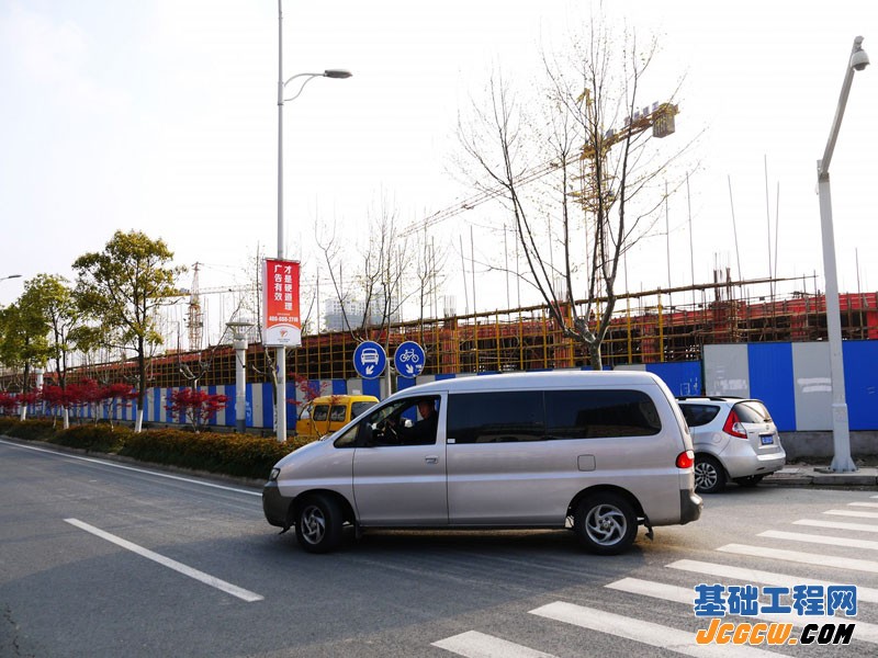 上海市铁狮门桩基施工现场