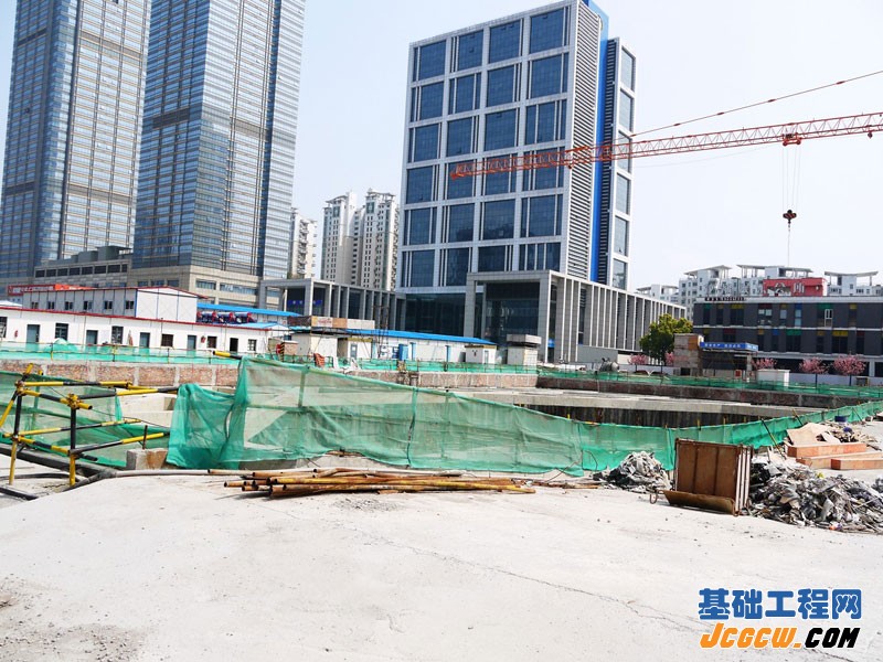 上海市铁狮门桩基施工现场