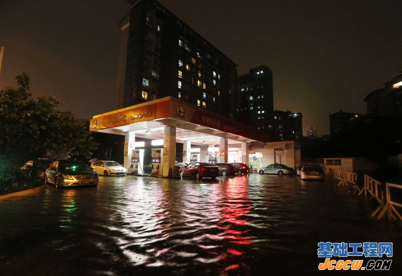 杭州市区遭暴雨袭击 杭州城“水漫金山”