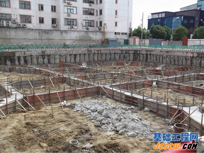深基坑内支撑基坑开挖顺序图