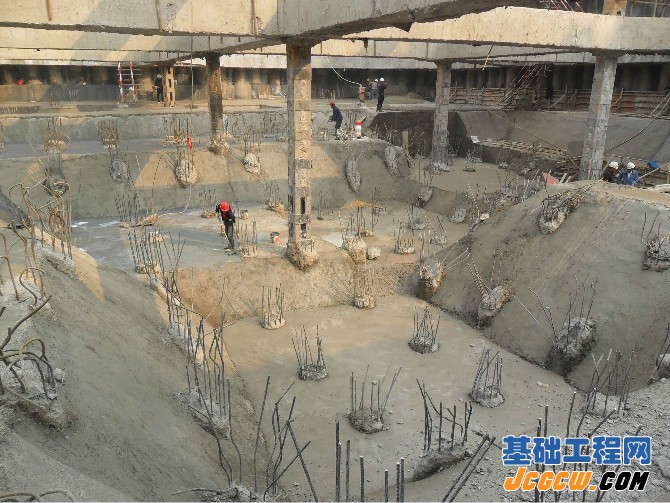 深基坑内支撑基坑开挖顺序图