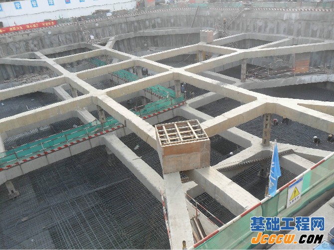 深基坑内支撑基坑开挖顺序图
