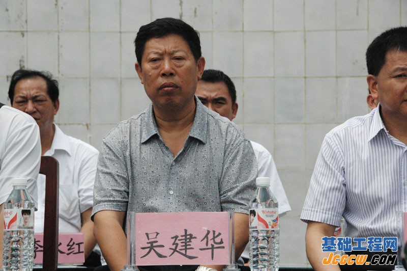 重庆市建筑业协会基础工程分会捐助彭水走马中心小学爱心活动