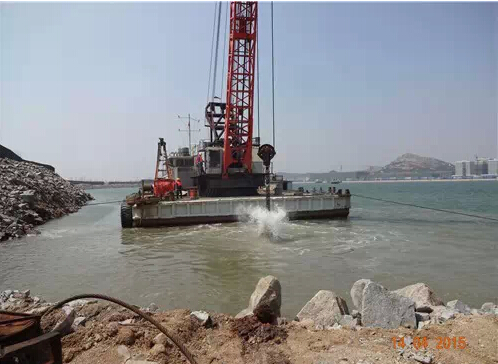 人工填海造陆周边岸壁工程水下强夯试夯现场