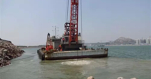 人工填海造陆周边岸壁工程水下强夯试夯现场