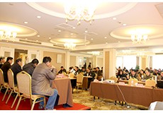 山东省地质探矿机械厂全液压螺杆桩机现场会
