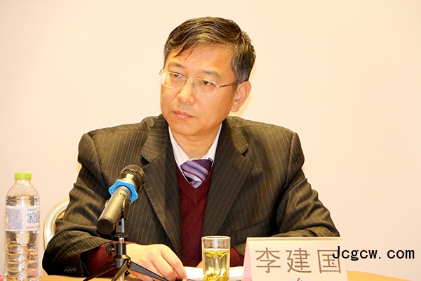 山东省地质探矿机械厂全液压螺杆桩机现场会