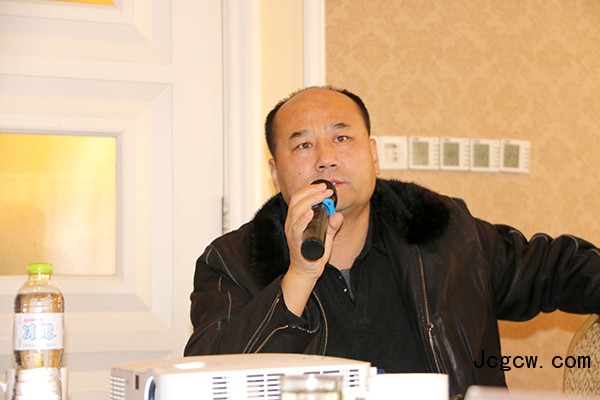 山东省地质探矿机械厂全液压螺杆桩机现场会